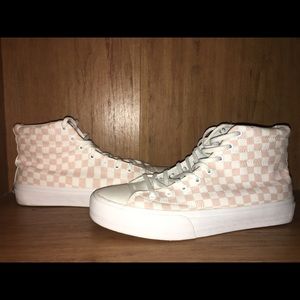 ZUMIEZ STRAYE HITOP PINK CHECKERBOARD SKATE SHOES